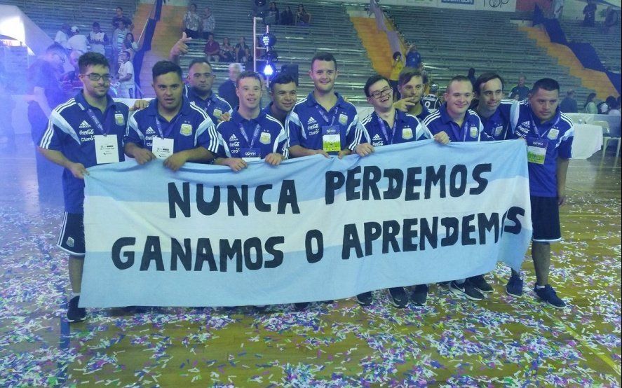 La emotiva celebración final de la Selección de futsal argentina con síndrome de down