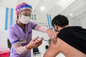 argentina ya vacuno a mas del 50% de los mayores de 18 anos