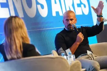 Juan Sebastián Verón en Experiencia Endeavor Buenos Aires, hablando sobre su visión y modelo que viene implementando 