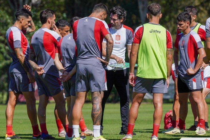 Eduardo Domínguez y los últimos entrenamientos claves en Estudiantes pensando en Boca 