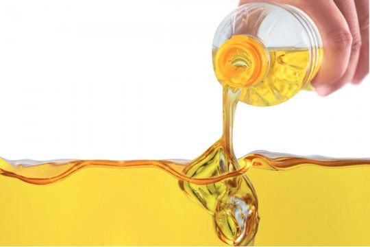 Entre los productos prohibidos por Anmat había dos aceites de girasol (Imagen ilustrativa)