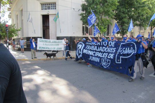 Junín: trabajadores municipales hartos de las promesas del Intendente