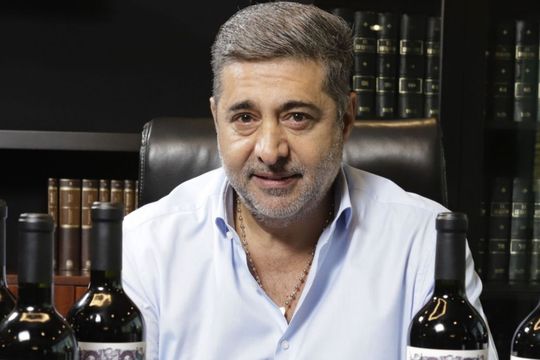 daniel angelici invito a periodistas amigos para lanzar sus vinos 