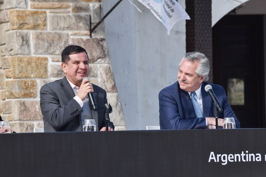 Alberto Fernández y el director de ANDIS de su gobierno, Fernando Galarraga.