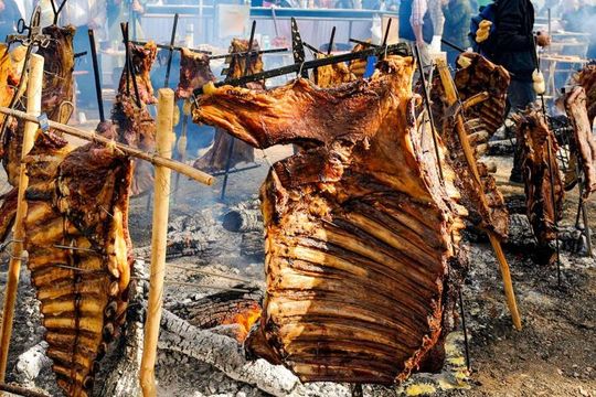 concursos, penas y espectaculos tradiconales: 3 fiestas para comer un rico asado en la provincia