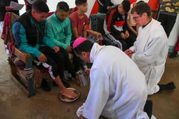 En una cárcel de La Plata el Arzobispo ofició el lavado de pies de los presos