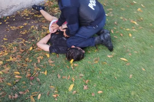 tolosa: balearon a una policia en un tiroteo en un intento de entradera