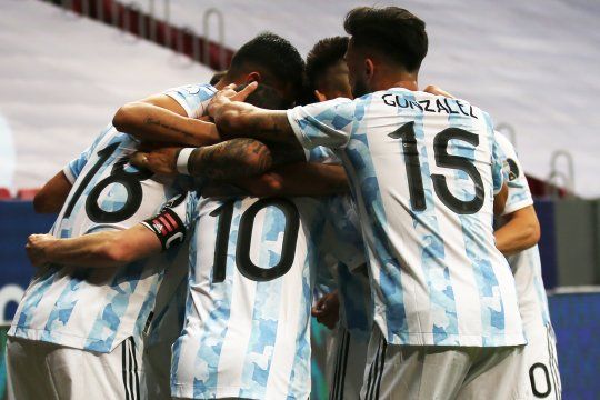 Argentina festeja el gol de De Paul ante Ecuador por la Copa América.