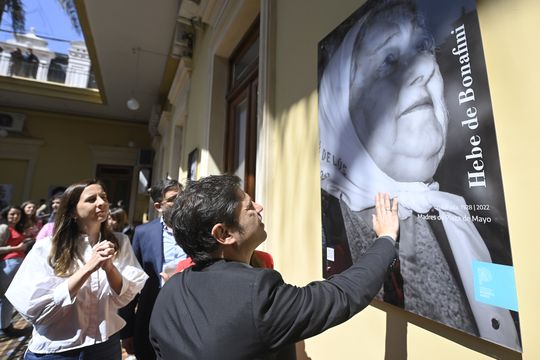 Kicillof durante la inauguración de la galería