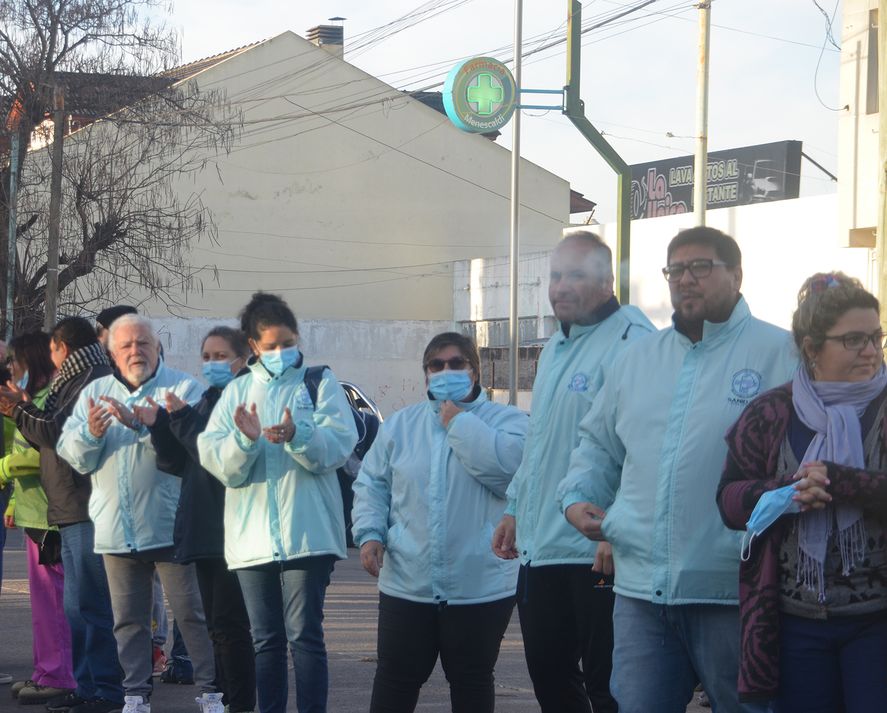 Dirigentes de Sanidad y Camioenros acompañaron la protesta de los municipales de Olavarría 