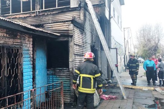 Un incendio en La Plata y otro en Berisso causaron 6 muertes (foto Mundo Berisso)
