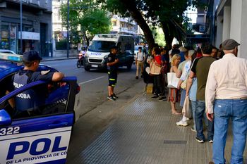 jubilado se rocio con nafta en pami cordoba por recortes en cobertura medica.