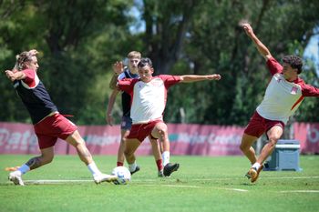 Meza Benedetti y Neves entrenan en Estudiantes