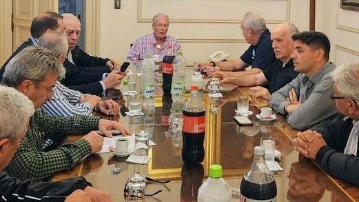 Andr&eacute;s Rodr&iacute;guez, secretario general de UPCN, encabez&oacute; la reuni&oacute;n de los gremios de estatales.