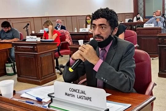 El concejal de la UCR, Martín Lastape, impulsor del ente de control de servicios públicos concesionados ( Foto prensa HCD de Olavarría) 