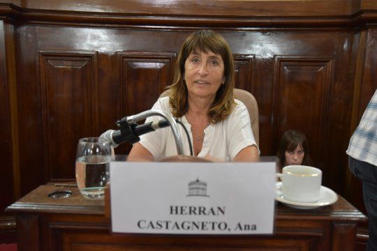 Desmienten que existen vacunados VIP en La Plata: la concejal Castagneto explicó su frase