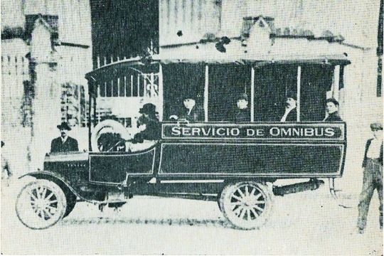 El primer colectivo de Argentina fue inventado en Luján en 1922 (Foto: Junta Municipal de Estudios Históricos)