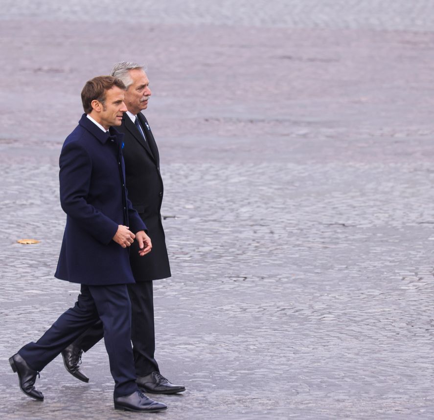 Alberto Fern&aacute;ndez y Emmanuel Macron, muy cercanos en Francia.
