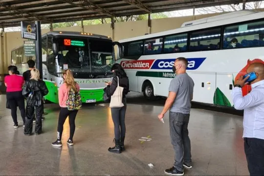 viajar de la plata a caba en colectivo a diario costara mas de 100 mil pesos por mes