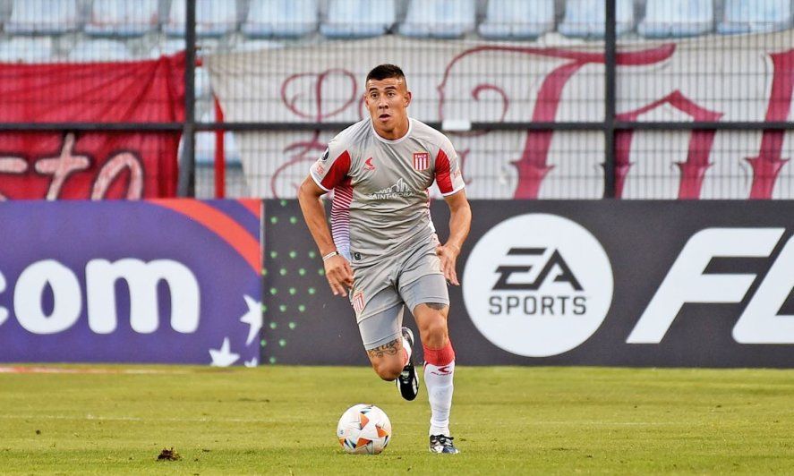 Zaid Romero en acción con la camiseta de Estudiantes.