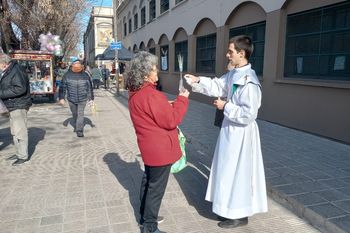 Día de San Cayetano en La Plata: vienen a agradecer el trabajo y con la preocupación de que lo que se gana no es suficiente  