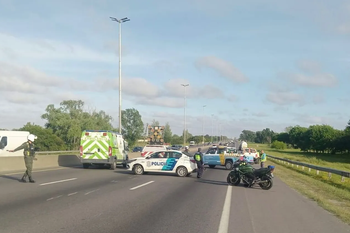 tragedia en la autopista buenos aires - la plata: otro motociclista perdio la vida tras un accidente