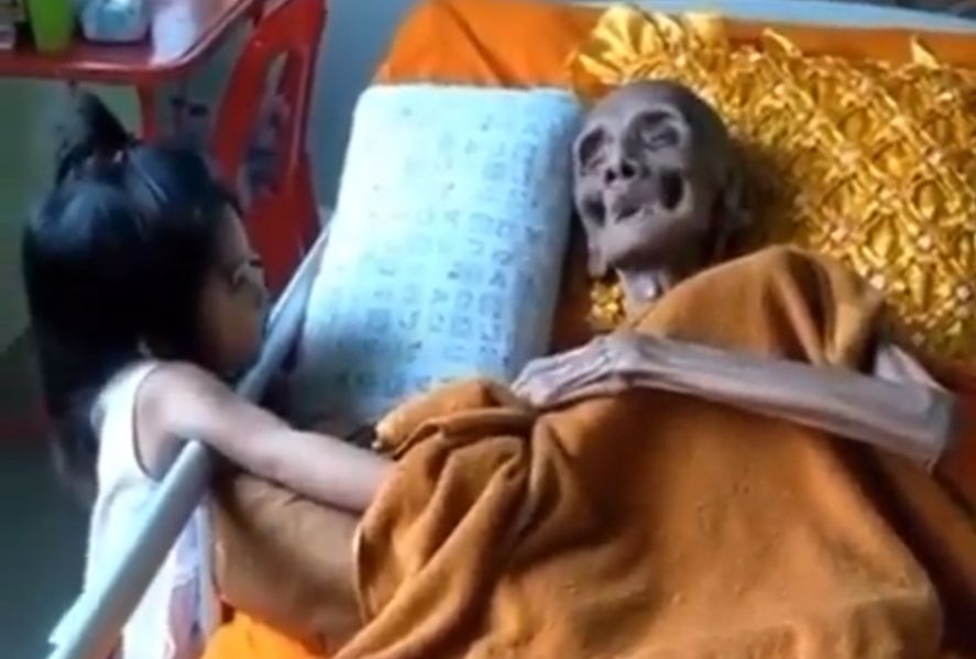 En Tiktok un anciano de 109 años en Tailandia se volvió viral