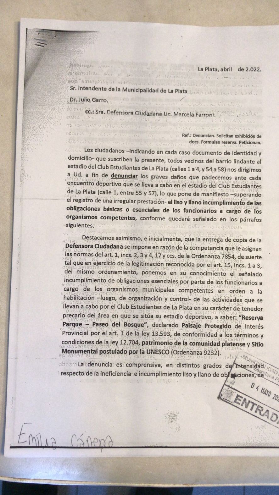 Eo documento presentado por los vecinos del Estadio UNO de Estudiantes, quejándose por las molestias que les ocasiona cada encuentro que allí se disputa 