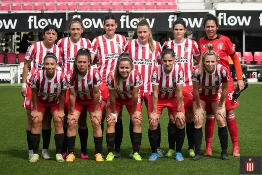 Una formación del fútbol femenino de Estudiantes durante la temporada 2023.
