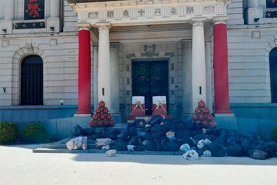 Tandil: Un paro de municipales afecta la recolección y se acumula la basura en las calles