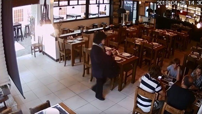 Video Robó Una Cartera En Un Restaurante Y La Escracharon En Redes Sociales Infocielo 3025