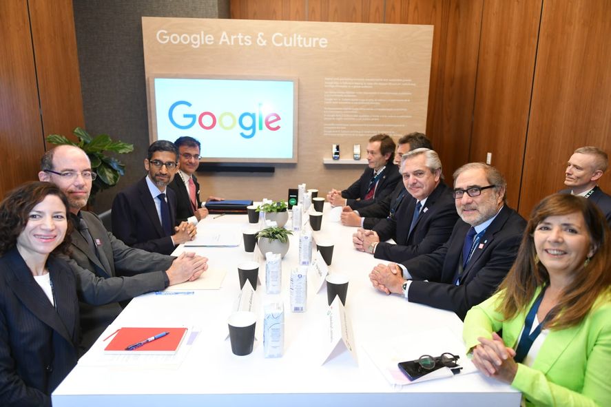 Alberto Fernández se reunió con directivos de Google en LA.