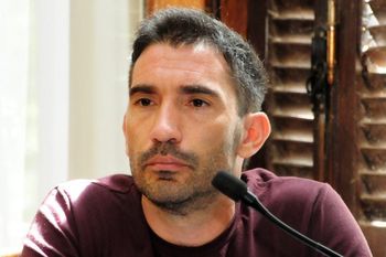 Juan Arrizabalaga, uno de los voceros del cacerolazo de inquilinos y concejal del Frente de Todos de Tandil.  