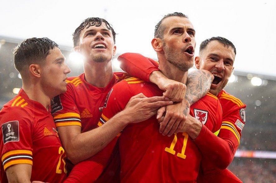 El festejo de Bale y los suyos, para la clasificación de Gales al Mundial de Qatar. Fútbol