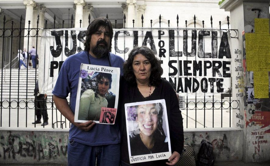 Los padres de Lucía Pérez en un reclamo en La Plata