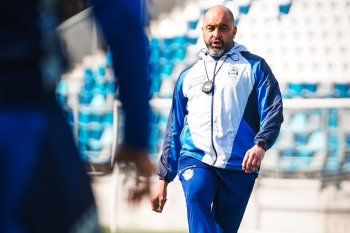 Marcelo Méndez y una práctica clave con Gimnasia en el estadio del Bosque a la espera de Talleres