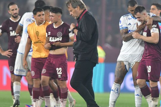 lanus cayo con cruzeiro y se termino el sueno de la sudamericana: la bronca de zielinski con los arbitros