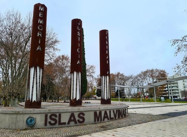 La plaza Islas Malvinas, donde cada a&ntilde;o se realiza el homenaje en La Plata.
