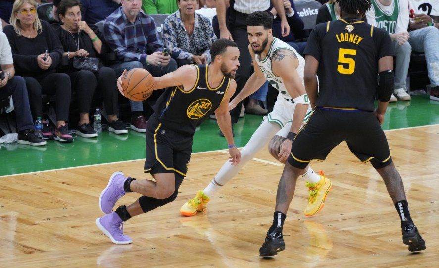 Curry fue una pesadilla para Boston en el Juego 4 de la Final de la NBA. Básquet