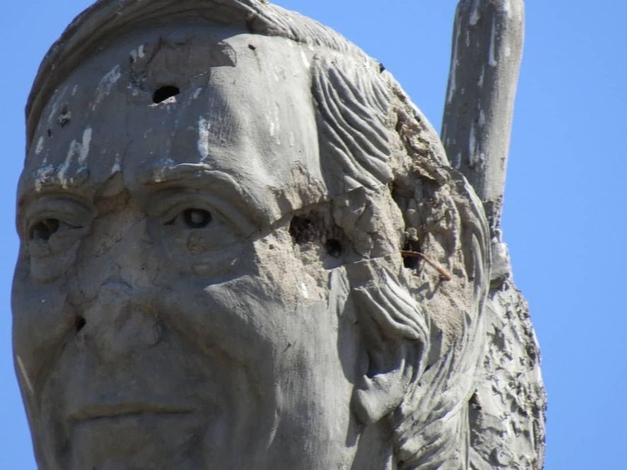 Atacaron a balazos un monumento a Néstor Kirchner: “Ya es la tercera o cuarta vez”