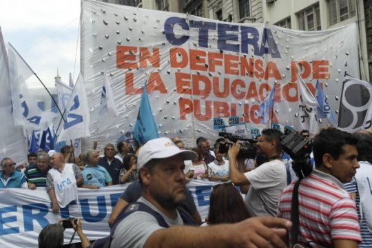 ctera anuncio un paro docente en todo el pais por las agresiones a maestros en chubut