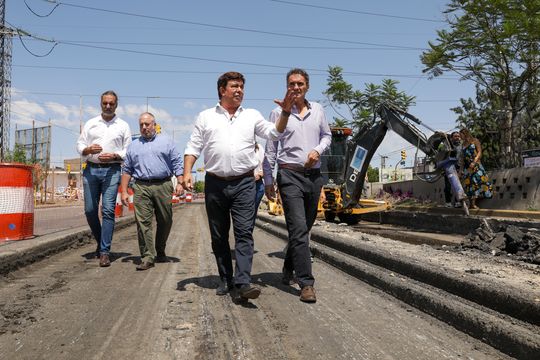 Fernando Espinoza y Gabriel Katopodis, durante la recorrida por las obras de la Ruta 3.