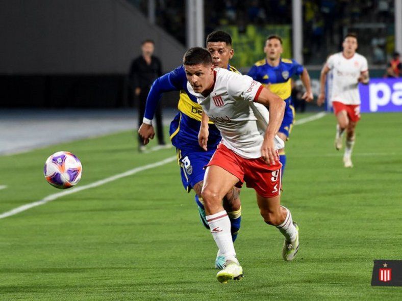 Guido Carrillo en acci&oacute;n en el duelo de Estudiantes y Boca por Copa Argentina.