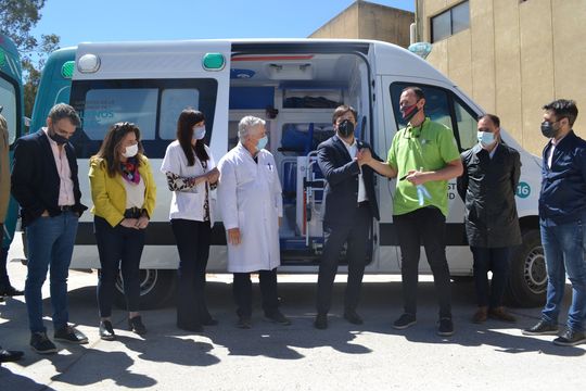 operativo ambulancia: con guino a los intendentes, provincia repartio unidades en los municipios