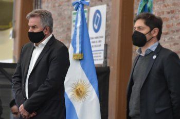 Kicillof visitó ayer Bahía Blanca y el intendente Héctor Gay le reclamó soluciones al problema del agua, que no le había reprochado a Vidal.