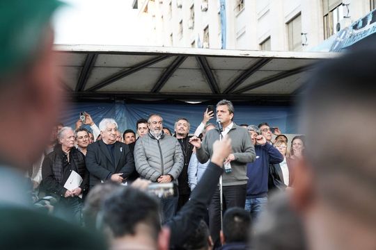 Sergio Massa habló frente a sindicatos y anunció detalles del proyecto para eliminar el impuesto a las ganancias