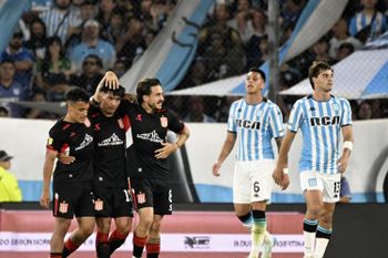 Estudiantes venció a Racing y le dio una gran mano a Vélez.