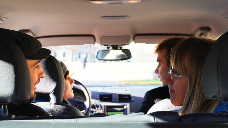 “Carpooling”: crece la tendencia de compartir auto con desconocidos para viajar a La Costa