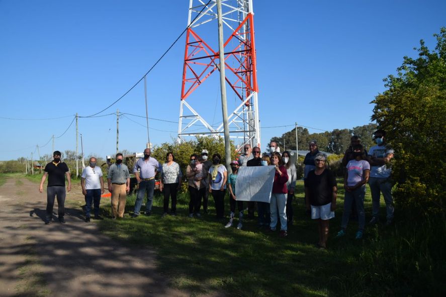 Protesta de vecinos de Colonia Nievas, por la instalación de una antena de telefonía 