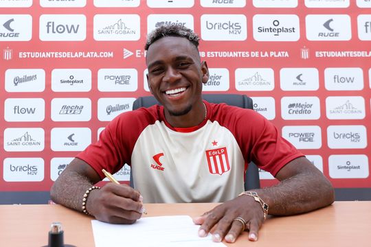 Alexis Manyoma firmó con Estudiantes hasta diciembre de 2027.